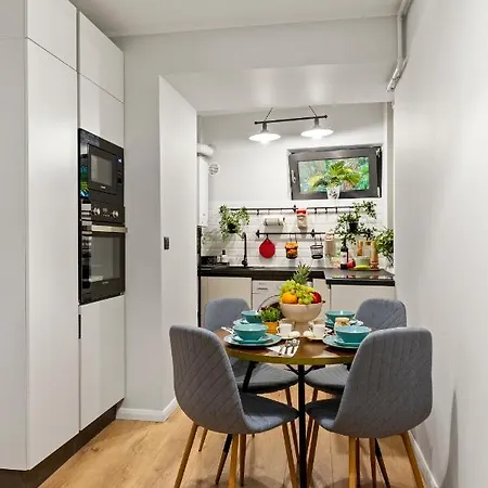 Tova Pearl Ultracentral - Romana Square Subway * Bucharest