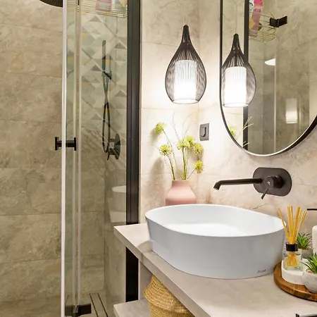 Tova Pearl Ultracentral - Romana Square Subway Apartment