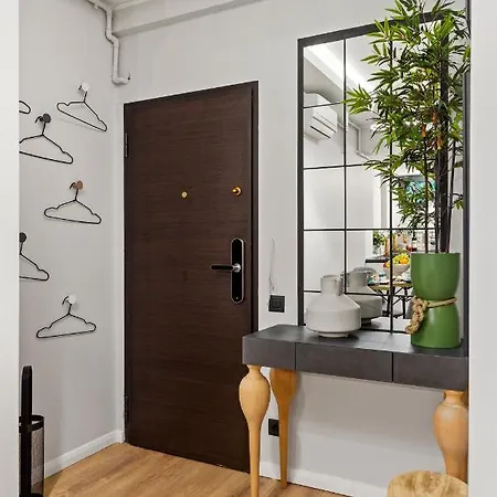 Tova Pearl Ultracentral - Romana Square Subway Apartment *