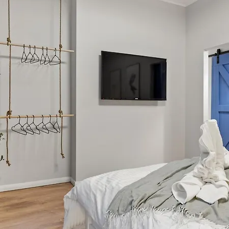 Tova Pearl Ultracentral - Romana Square Subway Apartment