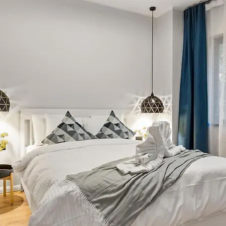 Tova Pearl Ultracentral - Romana Square Subway Бухарест